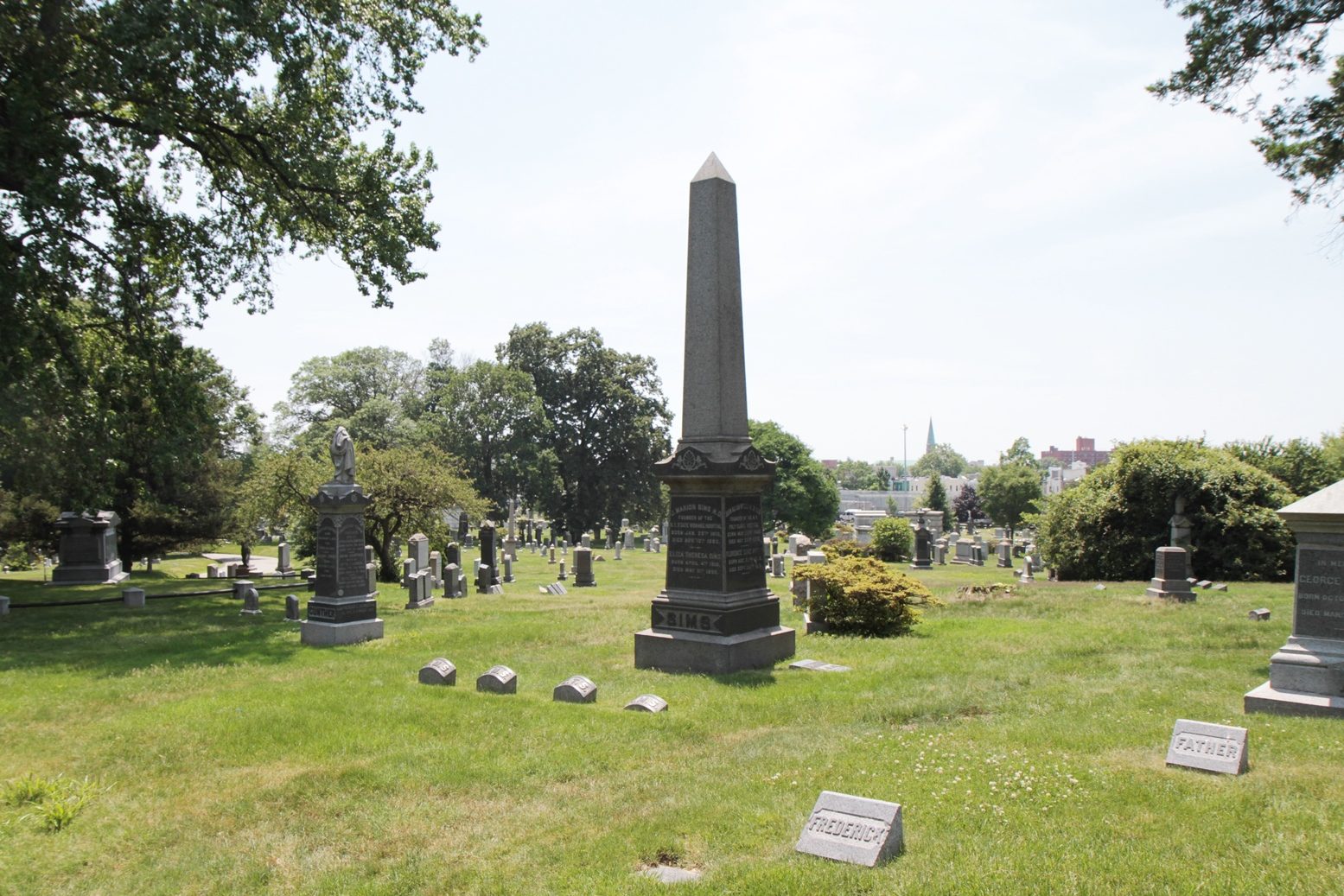 J Marion Sims' tomb, The Green-Wood Ceemetery, Brooklyn NY - 02.JPG